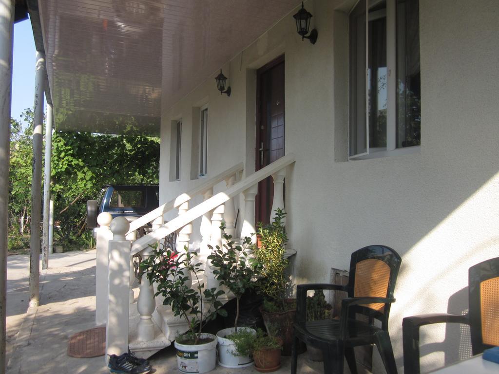 Guest House Ukimerioni Kutaisi Exterior photo
