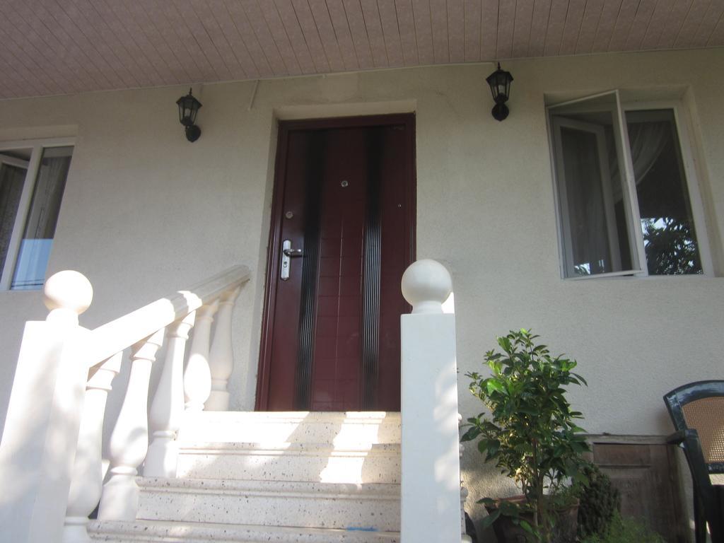 Guest House Ukimerioni Kutaisi Exterior photo